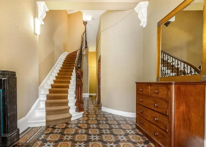 Beautiful Double Room In Idyllic West End Townhouse