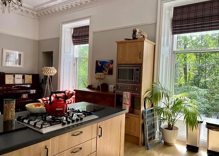 Beautiful Double Room In Idyllic West End Townhouse