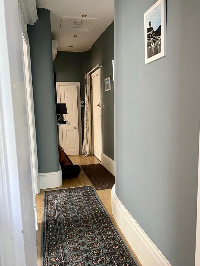 Homestay Beautiful Double In Idyllic West End Townhouse *