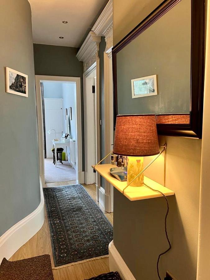 Beautiful Double In Idyllic West End Townhouse Accommodatie bij particulieren